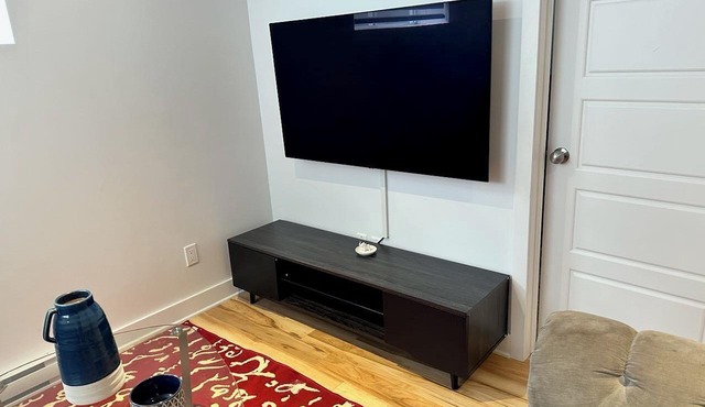 Bright room for rent in a 5 and a half