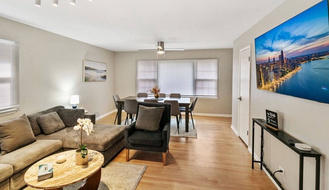 Bright & Roomy 5BR – Family-Ready Near Naval Base!