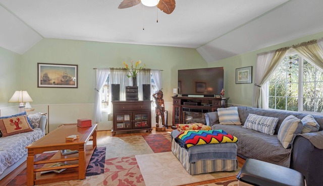 Bright & roomy beach home with a furnished deck & ocean access