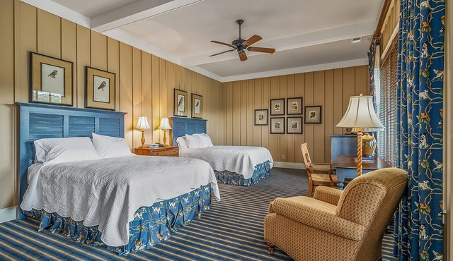 Bright's Creek Lodge, Double Queen w/Balcony -Near Tryon, TIEC & Hendersonville