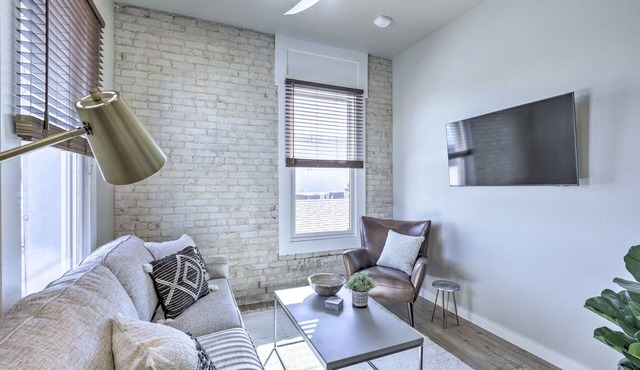 Bright San Marcos Apartment w/Ideal Location