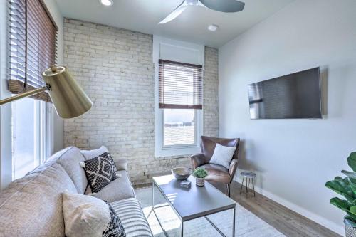 Bright San Marcos Apartment w/Ideal Location