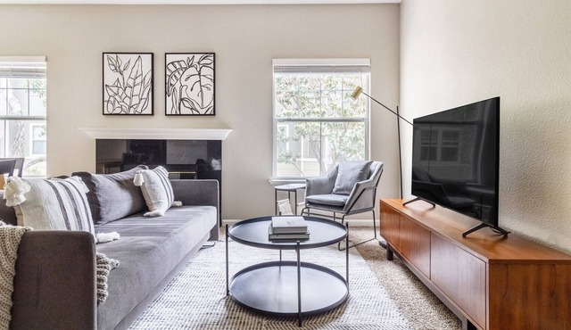 Bright Santa Clara 2BR w/W/D, Gym, Pool, walk to Safeway, by Blueground