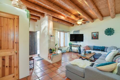 Bright Santa Fe Condo ~ Half-Mi to Meow Wolf!