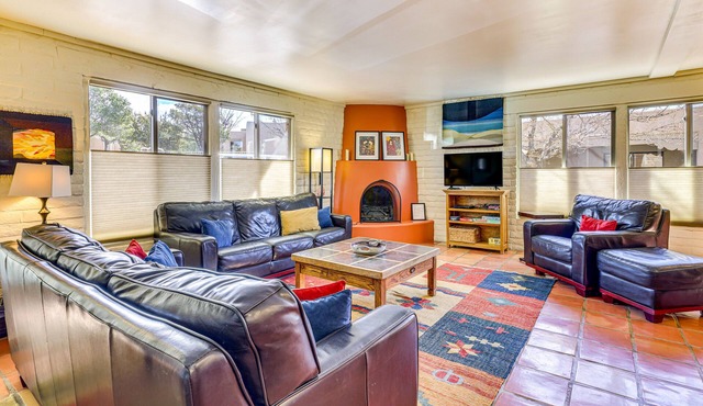 Bright Santa Fe Condo: 30 Min from Ski Basin!