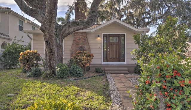 Bright Sarasota Bungalow - 5 Mi to Siesta Beach!