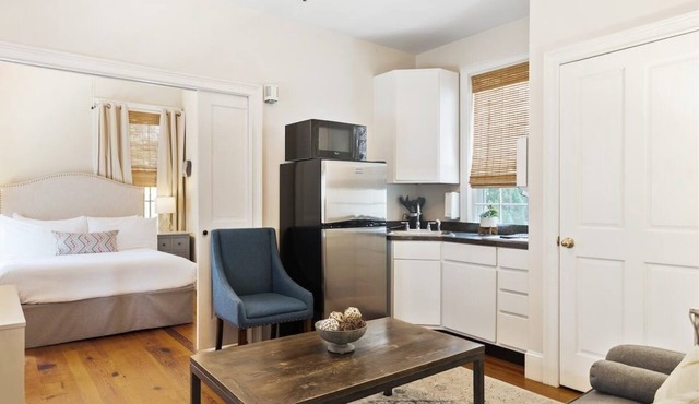 Bright & Secluded Apartment with Pool Access