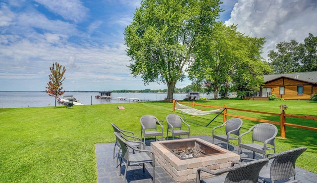 Bright Shawano Lake Oasis - Walk to Boat Launch!