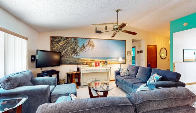 Bright Single‑Level Coastal Stay with Glass Sunroom & Prime Beachside Location! ☀️