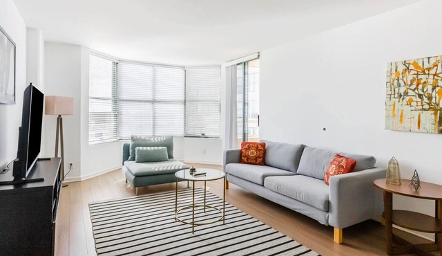 Bright South Beach 1BR w/Sun Deck & Gym, nr Waterfront, by Blueground