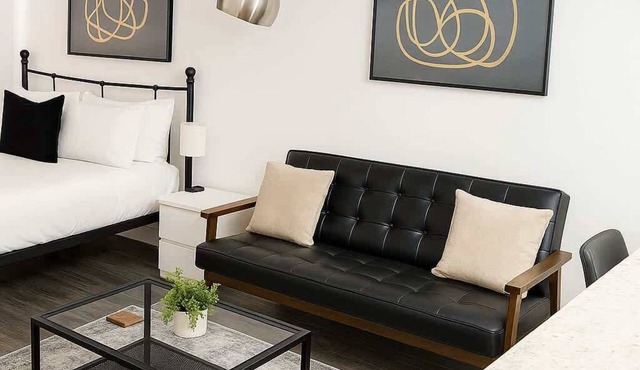 Bright South Hyde Park Studio