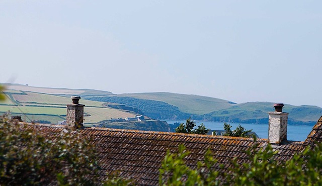 Bright spacious 2 Bed Apartment in Thurlestone with Stunning views