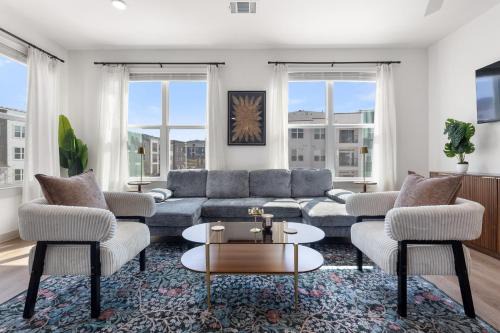 Bright Spacious 2BR 2BA Open Layout