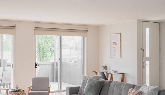 Bright & spacious 3 br townhouse prime CBD location