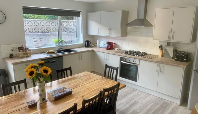 Bright, Spacious 4-Bedroom, 4-Bathroom Home on Loch Soy