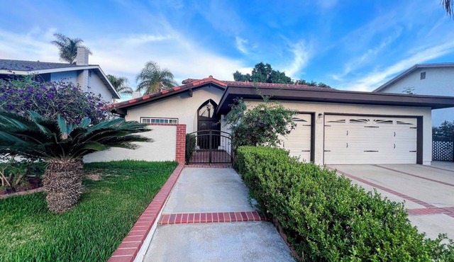 Bright & Spacious 5BR Home Near Disneyland & Beaches w/Ample Parking & RV