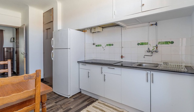 Bright, spacious apartment, not overlooked and close to all amenities.