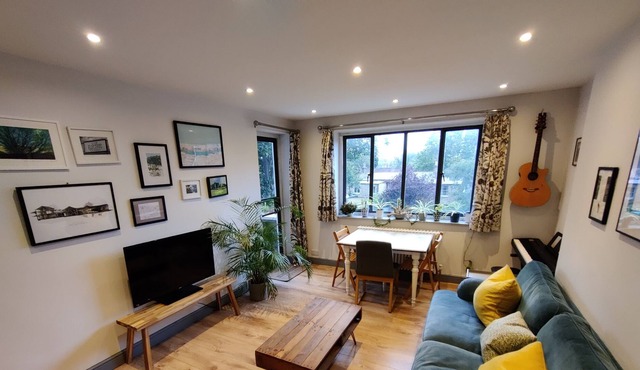 Bright & Spacious Apartment in a Leafy Part of Central London