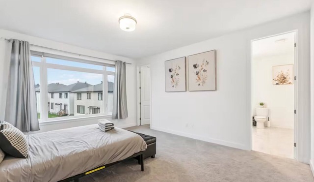 Bright & Spacious Barrhaven Stay