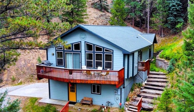 Bright & Spacious Cabin 1-mi from Idaho Springs, on 5 acres + Mountain Views!n