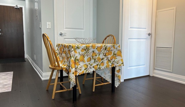 Bright Spacious Clean Condo Apartment in Markham- Walk to everything!