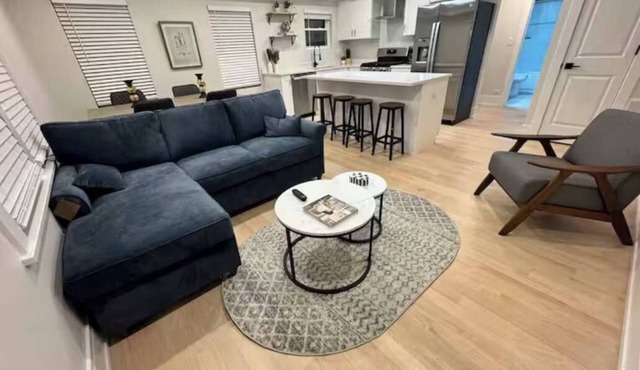 Bright & Spacious Duplex- Heart of Brookfield