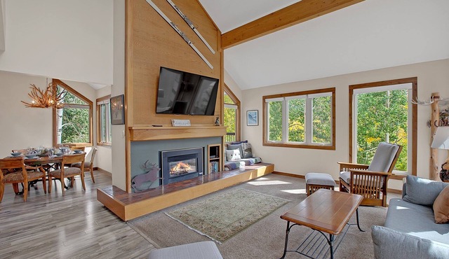 Bright, spacious, & extra clean condo in heart of a perfect CO setting!