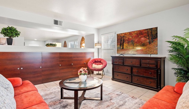 Bright&Spacious Fontana Retreat 4BR · 7 Beds 2 TVs