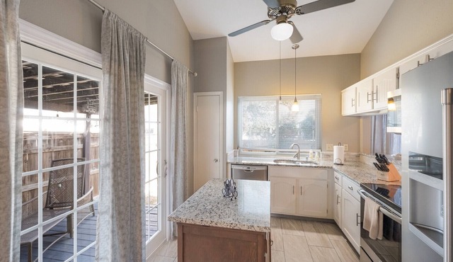 Bright Spacious Garden Home by South Texas Medical Center