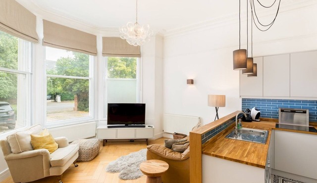 Bright & Spacious 2Bed in North Leamington Spa | Pass The Keys