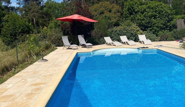 Bright spacious gite with pool near Cahors