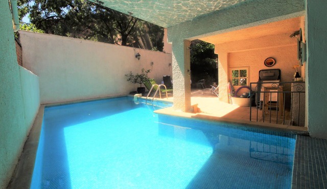 Bright, Spacious Gite With Private Heated Pool And Courtyard Garden.