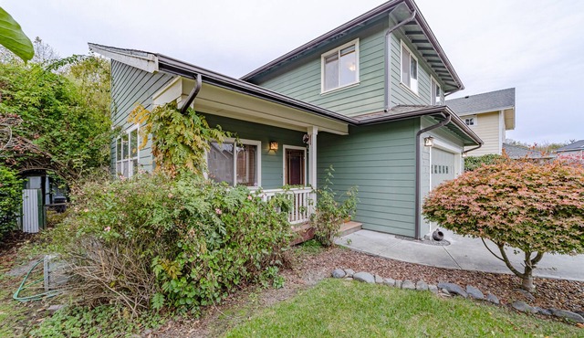 Bright, spacious home with park/trail access, deck, fireplace & great location