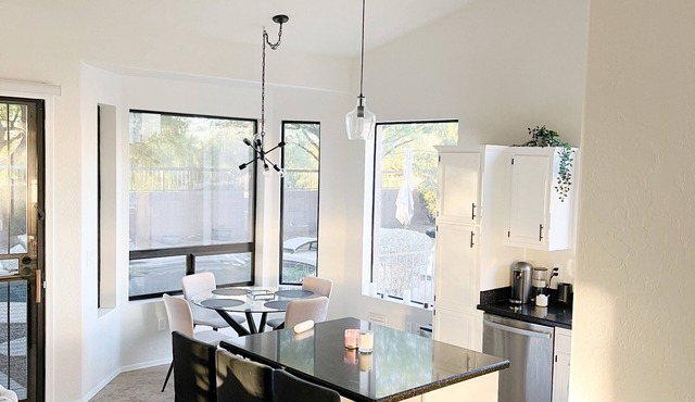 Bright Spacious House w/Pool in Quiet Neighborhood near PHX & Scottsdale