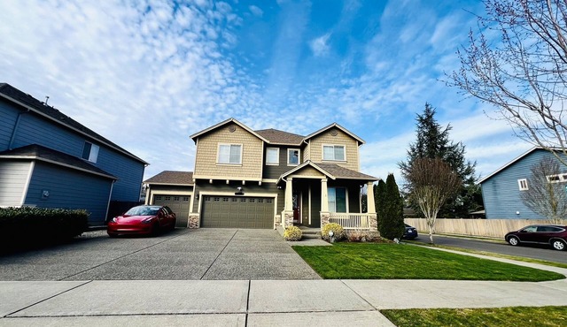 BRIGHT & SPACIOUS MODERN HOUSE WITH GORGEOUS LANDSCAPE + ACnSEATTLE