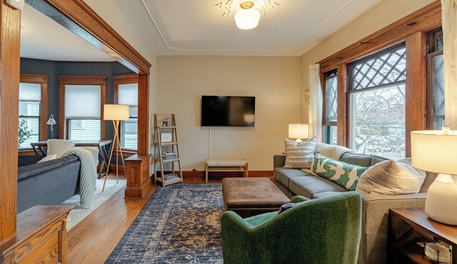 Bright & Spacious near SU, Hospi