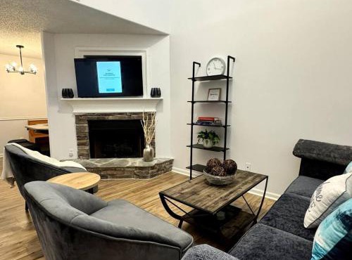 Bright Spacious Renovated Home Master on Main