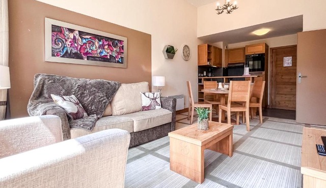 Bright, spacious South-facing 1-bedroom apartment