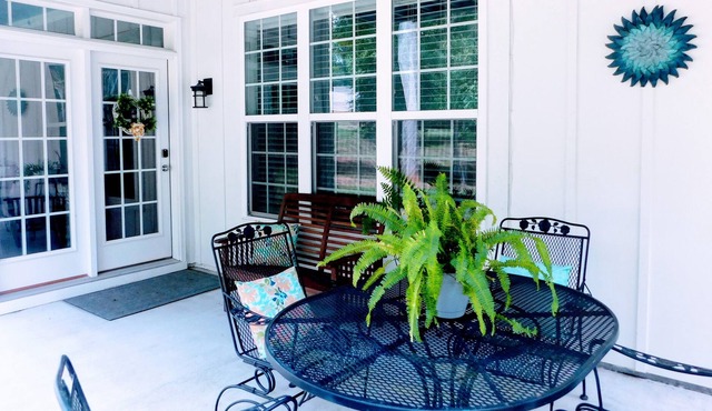 Bright, Spacious Space in a Quiet, Convenient Location