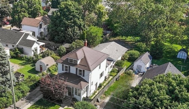 Bright & Spacious Traditional Chatham home near Downdown