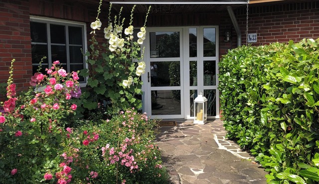 Bright, spacious vacation apartment in Schwedeneck/Surendorf, 1 km to the beach in Schwedeneck