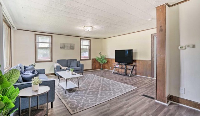 Bright St Paul Home with Grill, 3 Mi to Dtwn!