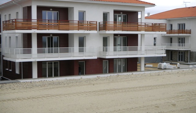 Bright Standing apartment close to the ocean, partial ocean view