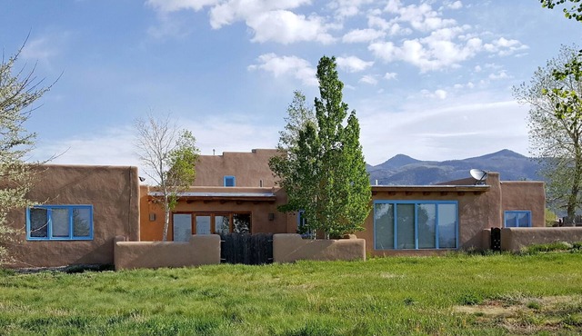 Bright Star Casa in Arroyo Seco half way between Taos Plaza and Taos Ski Valley