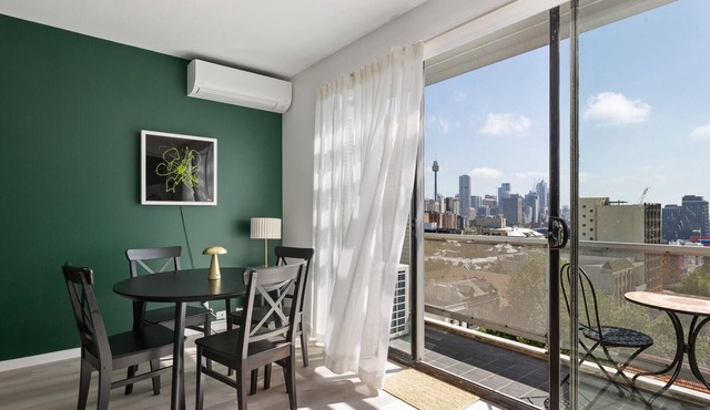 Bright Stay in Sydney with Harbour Bridge Views