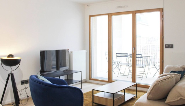 Bright stay in Vanves for 6 people