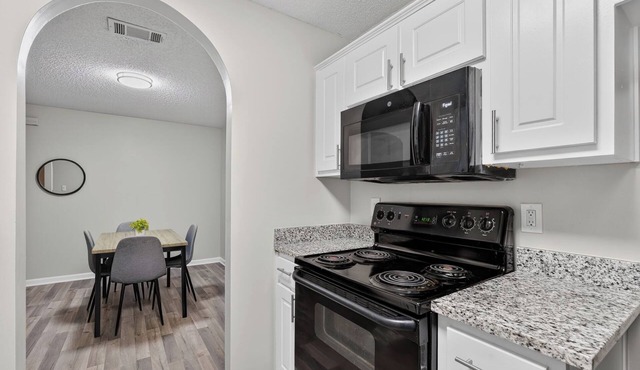 Bright Stockbridge condo with full kitchen