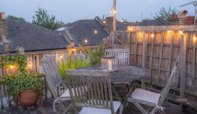 Bright Stockwell Apartment