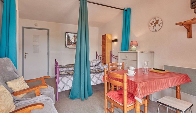 Bright studio for 2, near thermal baths, wifi and pets allowed