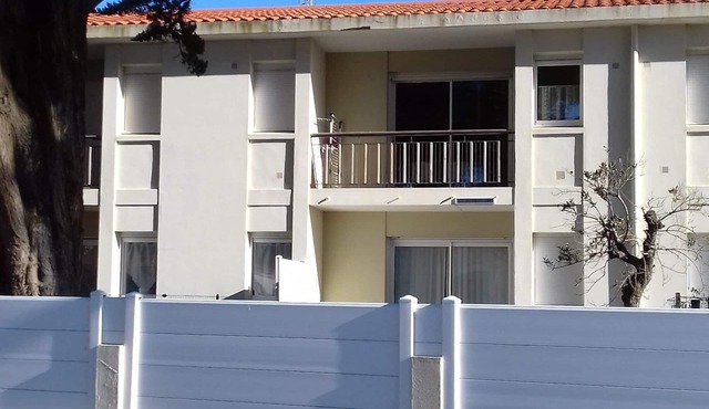 Bright studio on the edge of the forest and 5 minutes from the beach